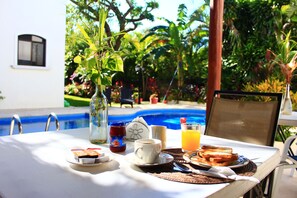 Desayuno continental incluido todos los días