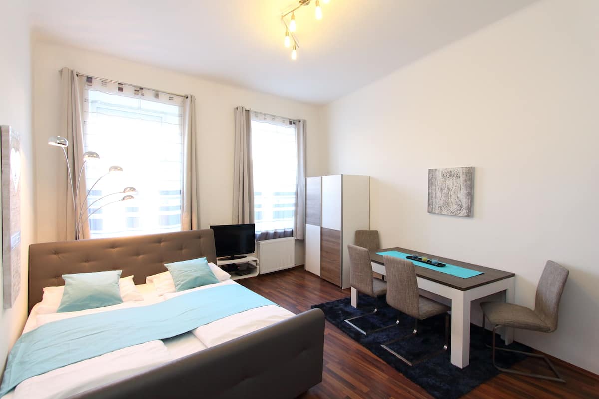 Condo, 1 chambre | Rideaux d’obscurcissement, fer et planche à repasser