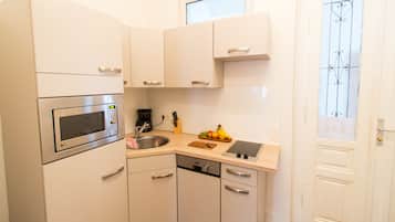 Studio | Private kitchenette | Full-size fridge, microwave, stovetop, dishwasher