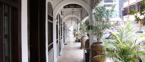 Pintu masuk properti