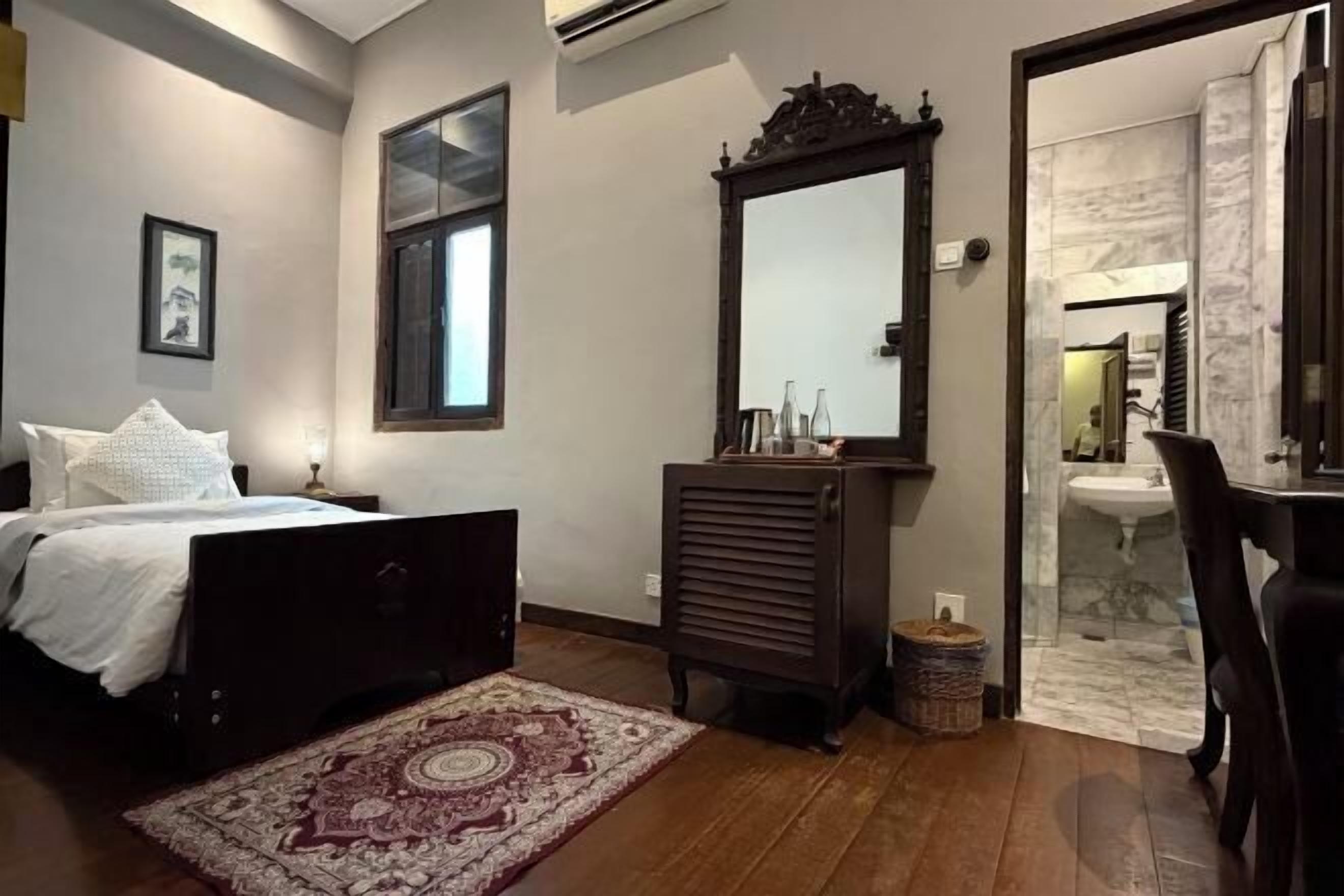 Caja de seguridad en la habitación y decoración personalizada 