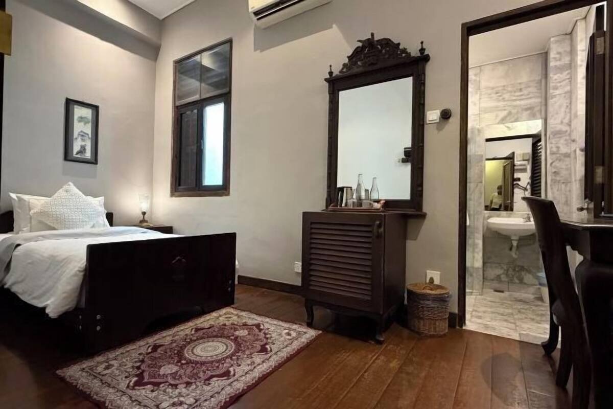 Caja de seguridad en la habitación y decoración personalizada