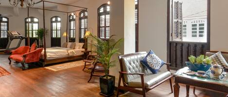 Gallery Suite, 1 King Bed | In-room safe, individually decorated, individually furnished, free WiFi