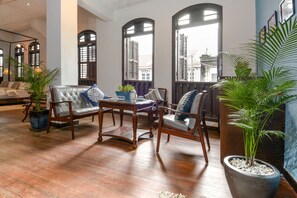 Gallery Suite, 1 King Bed | In-room safe, individually decorated, individually furnished, free WiFi - Museum Hotel (George Town)