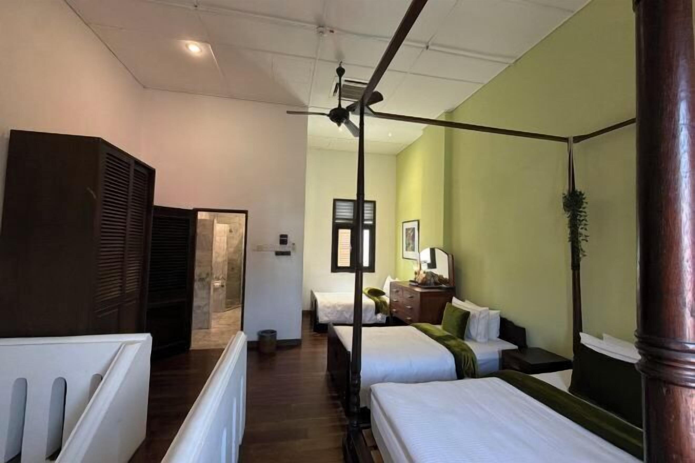 Caja de seguridad en la habitación y decoración personalizada 