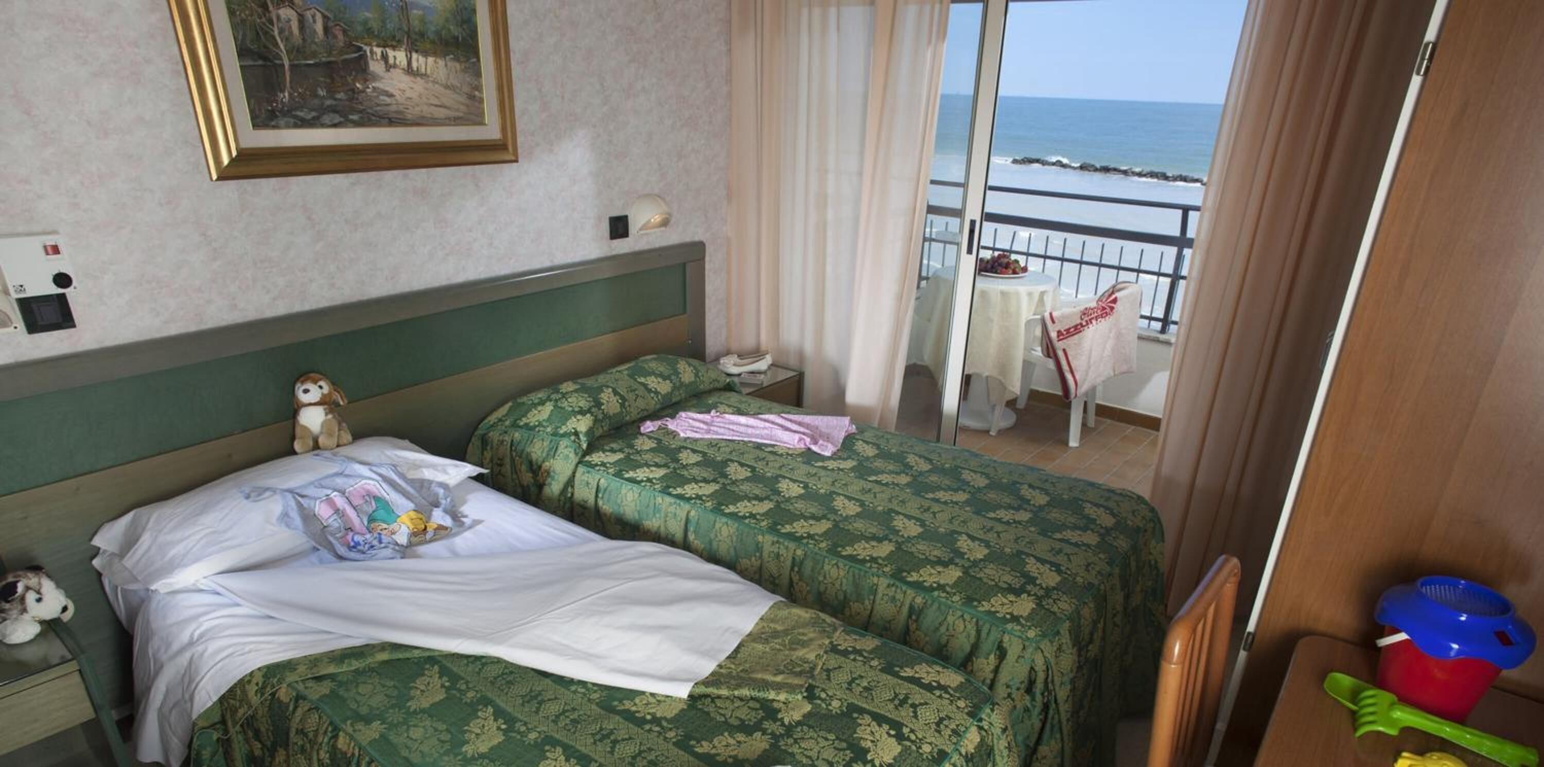 1 bedroom, in-room safe, desk, cots/infant beds