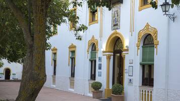 Mặt tiền nơi lưu trú