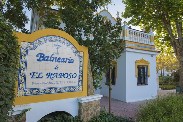 A sign for Balneario de El Raposo with a decorative tile design. - El Raposo (Puebla de Sancho Perez)