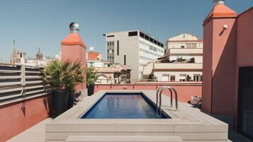 Seasonal outdoor pool, pool loungers