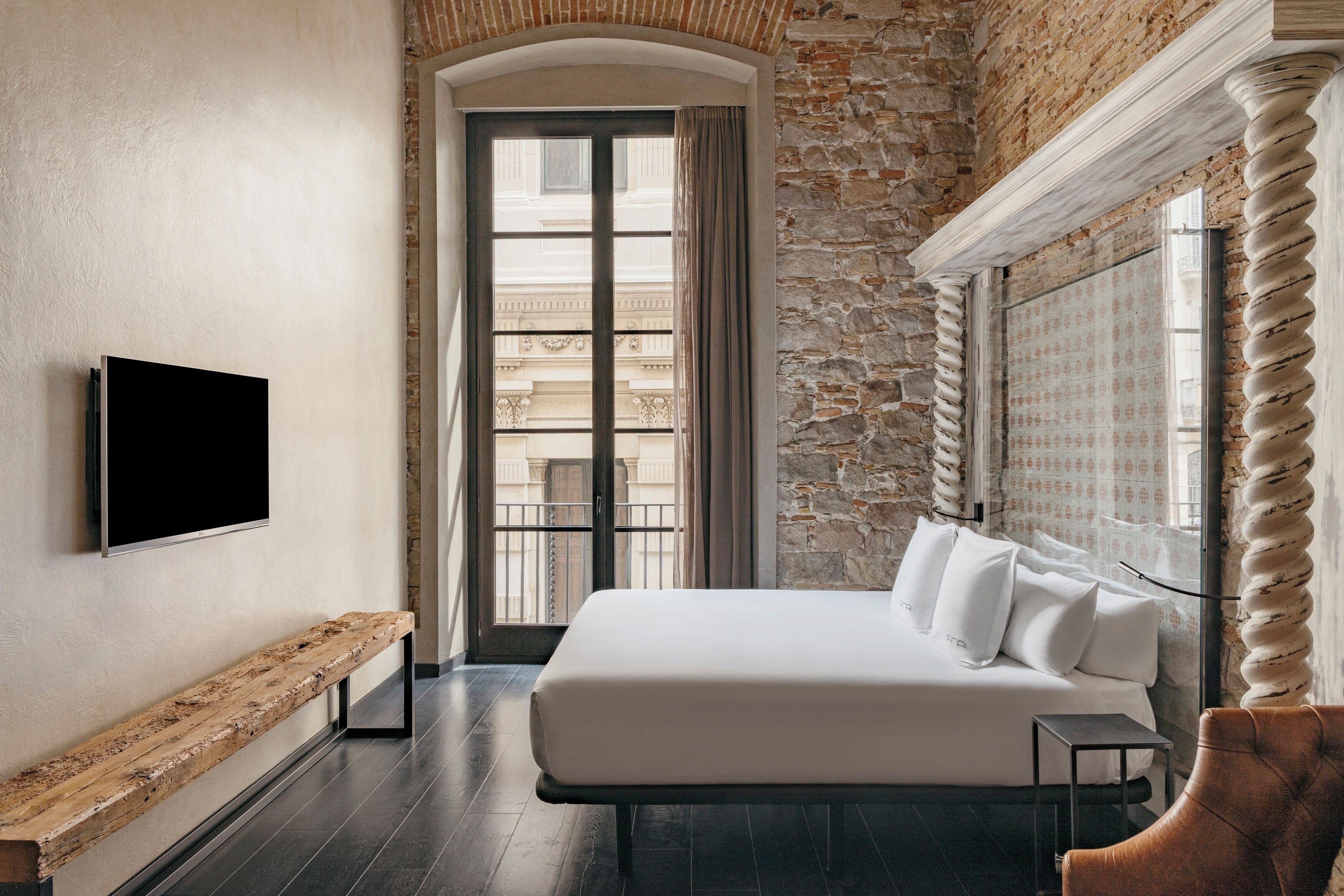 Deluxe | Luxe beddengoed, een minibar, een kluis op de kamer