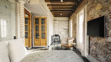 Habitación superior | Ropa de cama de alta calidad y minibar