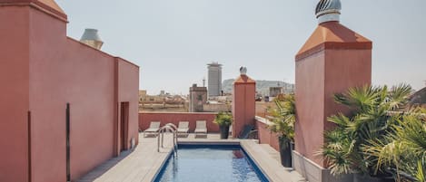 Outdoor pool, pool loungers