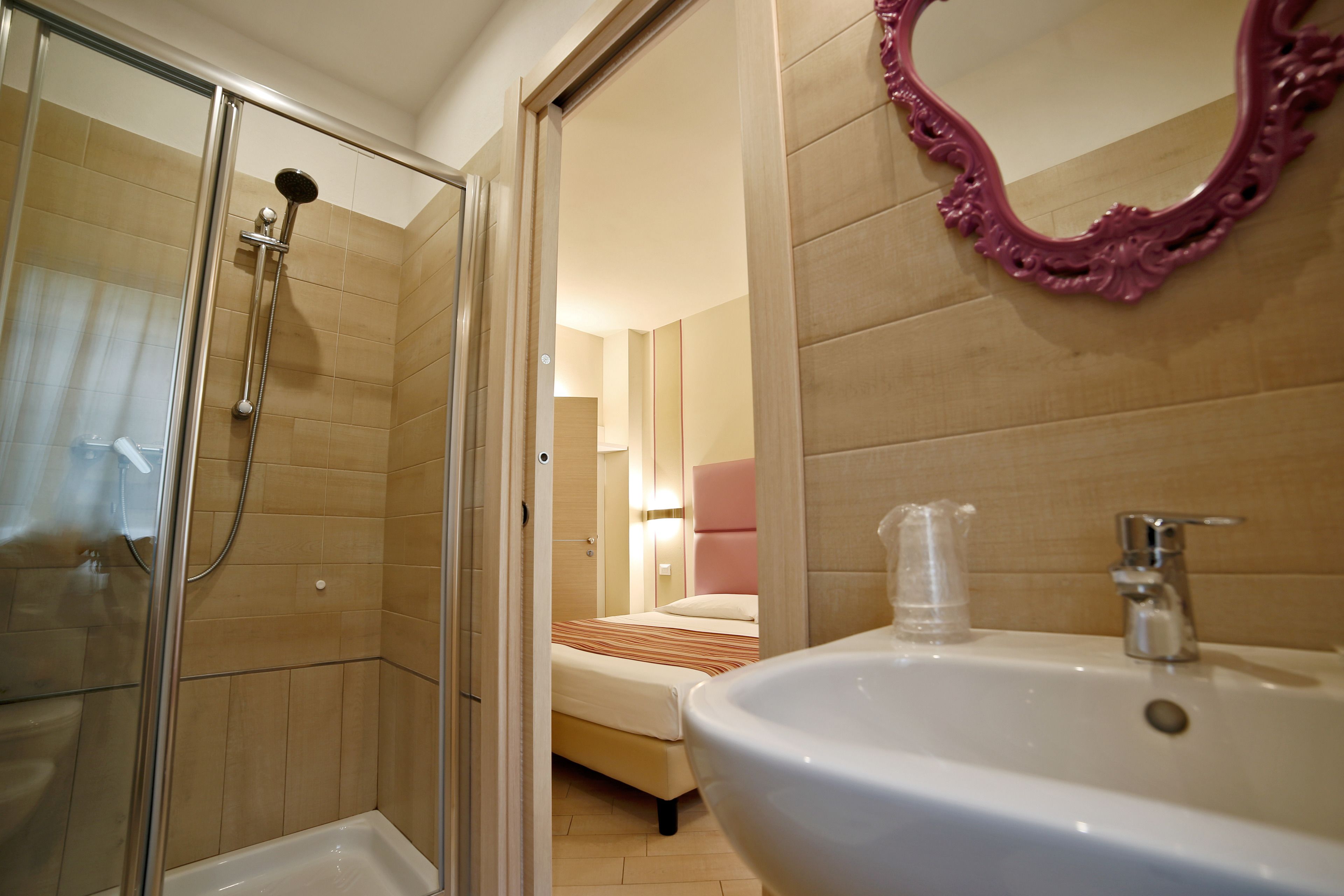comfort double room | bathroom | shower, free toiletries, hair dryer, bidet