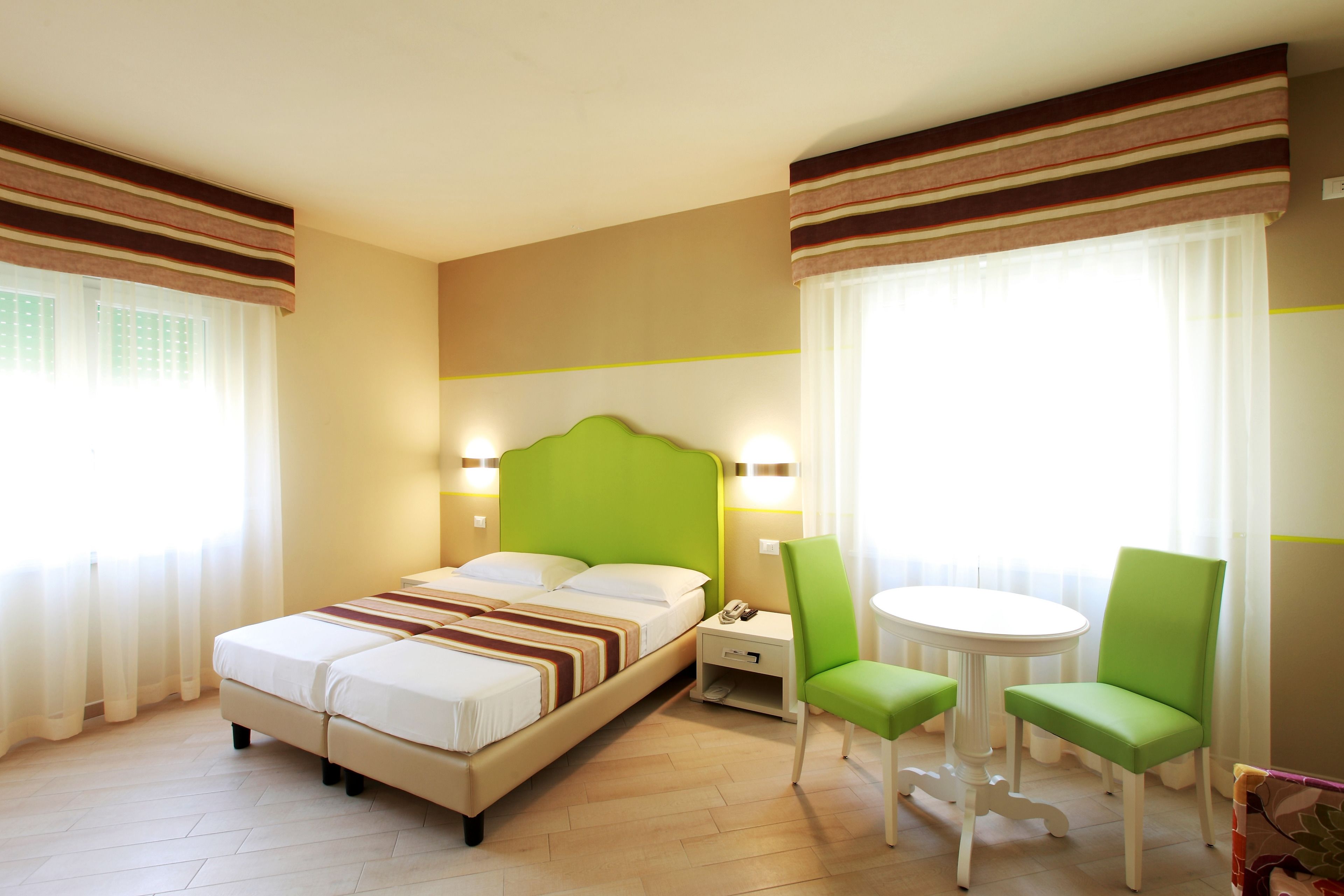 junior suite | in-room safe, desk, free wifi, bed sheets