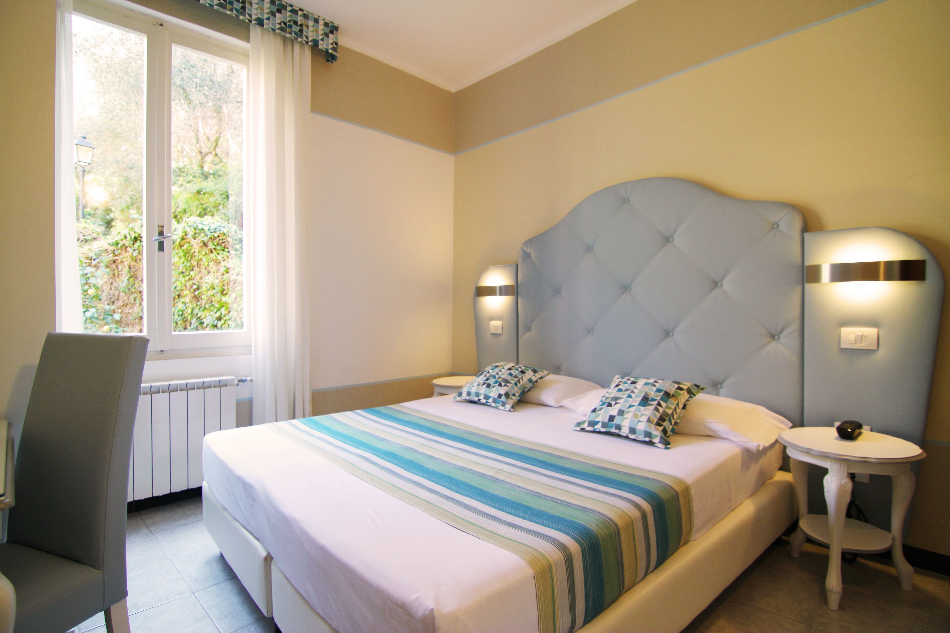 Värdeförvaringsskåp på rummet, skrivbord, gratis wi-fi och sängkläder