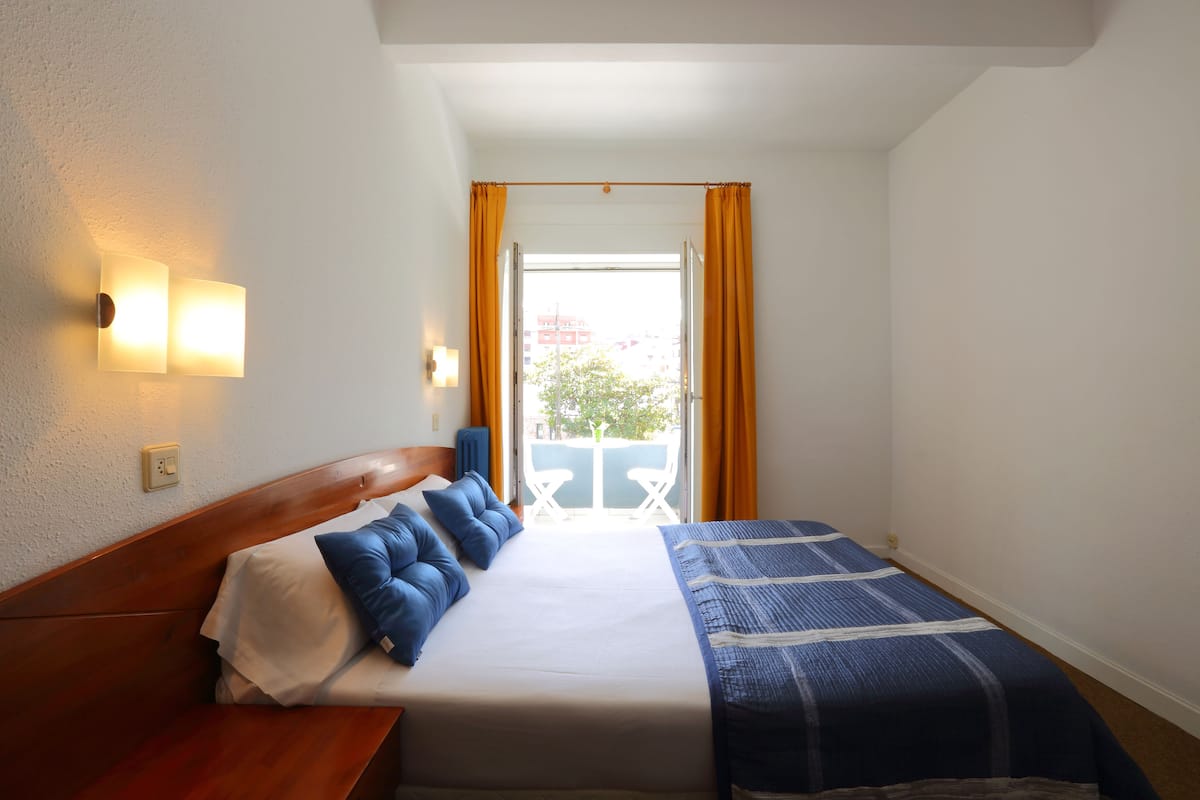 Standard Double Room | Desk, iron/ironing board (on request), rollaway beds, WiFi (free)