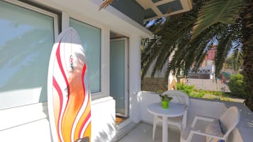 Standard Twin Room | Terrace/patio