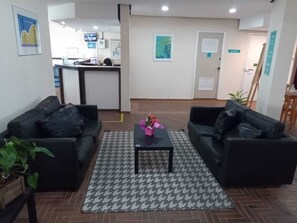 Lobby sitting area - Jaguary Hotel Sumaré (Sumare)