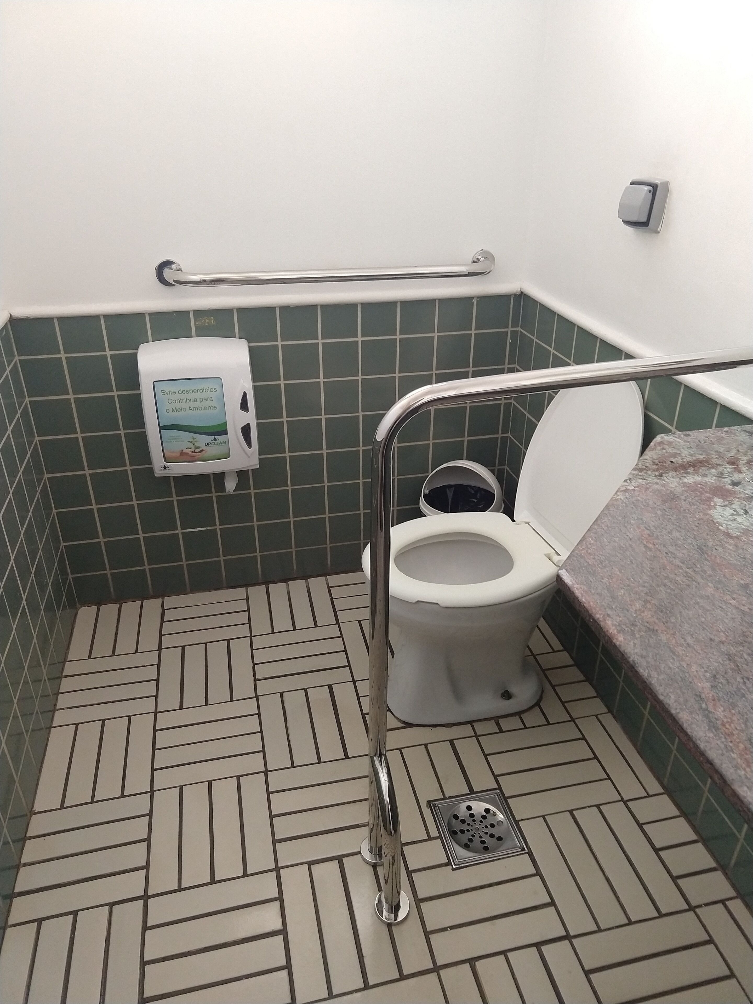 triple room | bathroom | hair dryer, towels, soap, shampoo