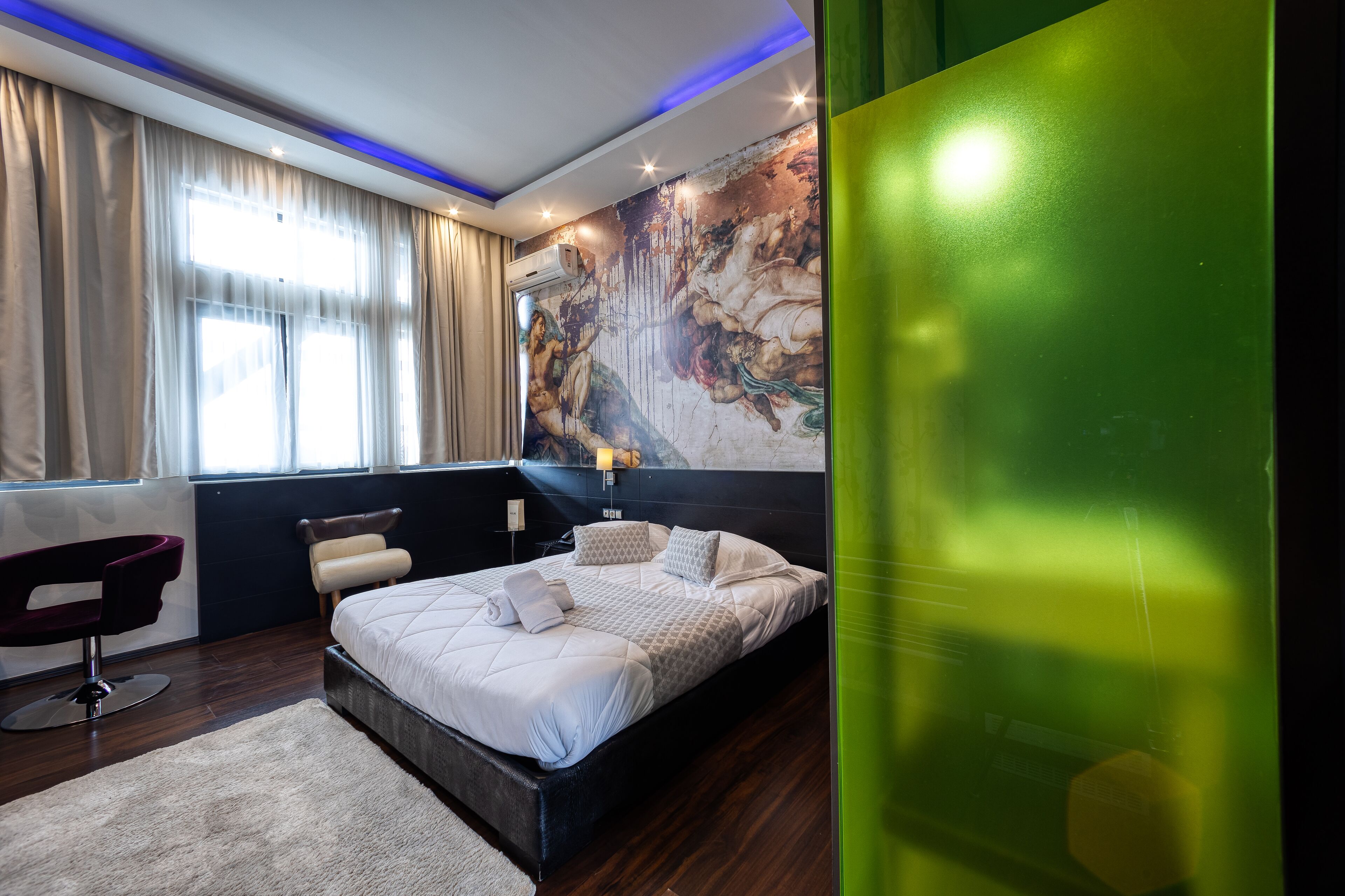 1 bedroom, frette italian sheets, premium bedding, minibar