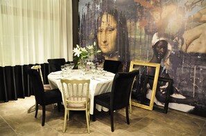 Lunch and dinner served, Greek cuisine