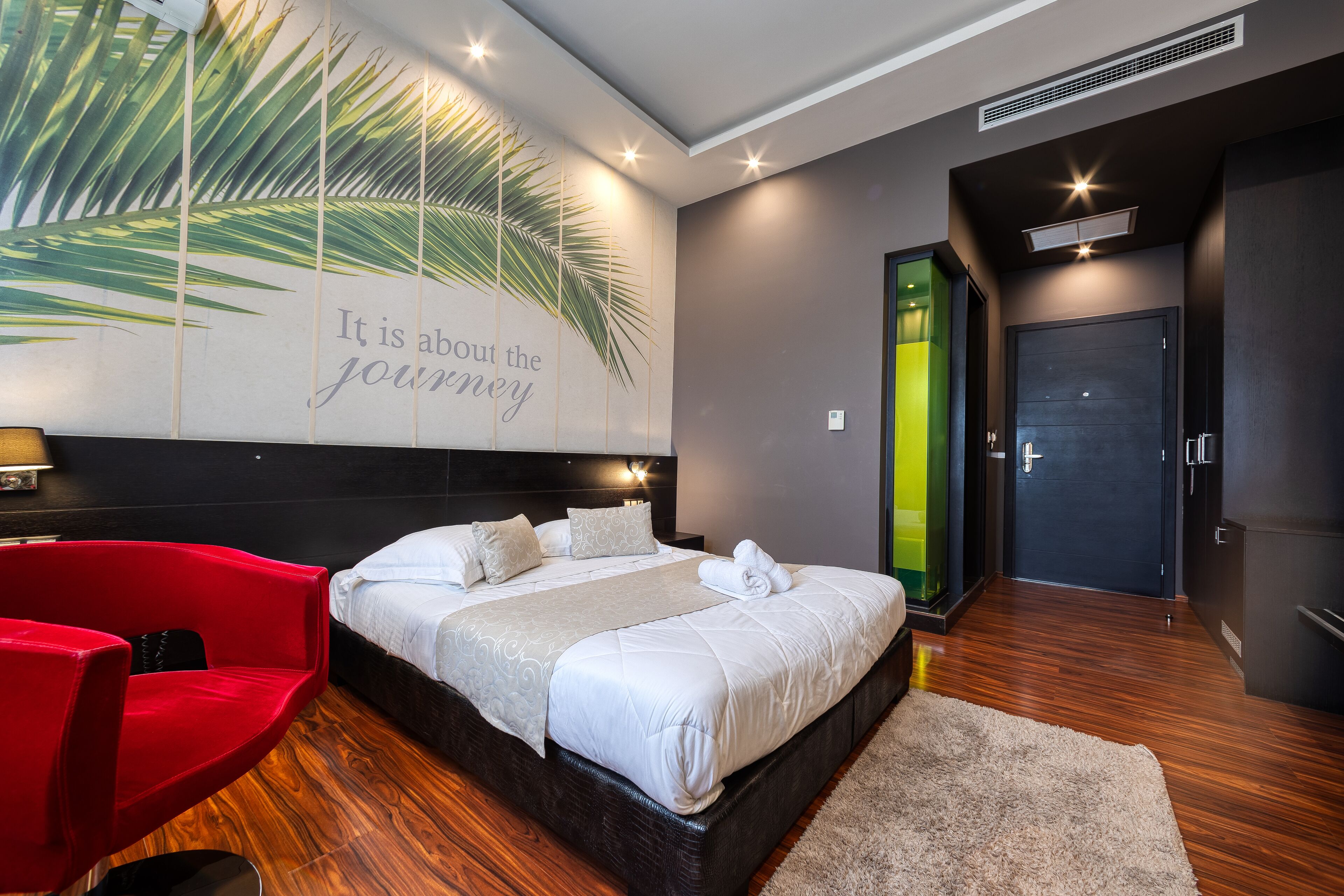 Frette Italian sheets, premium bedding, minibar, in-room safe