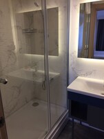 Quarto casal ou duplo standard | Frigobar, cofres nos quartos, escrivaninha, berços grátis