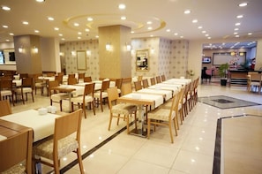 Café da manhã e jantar, culinária internacional