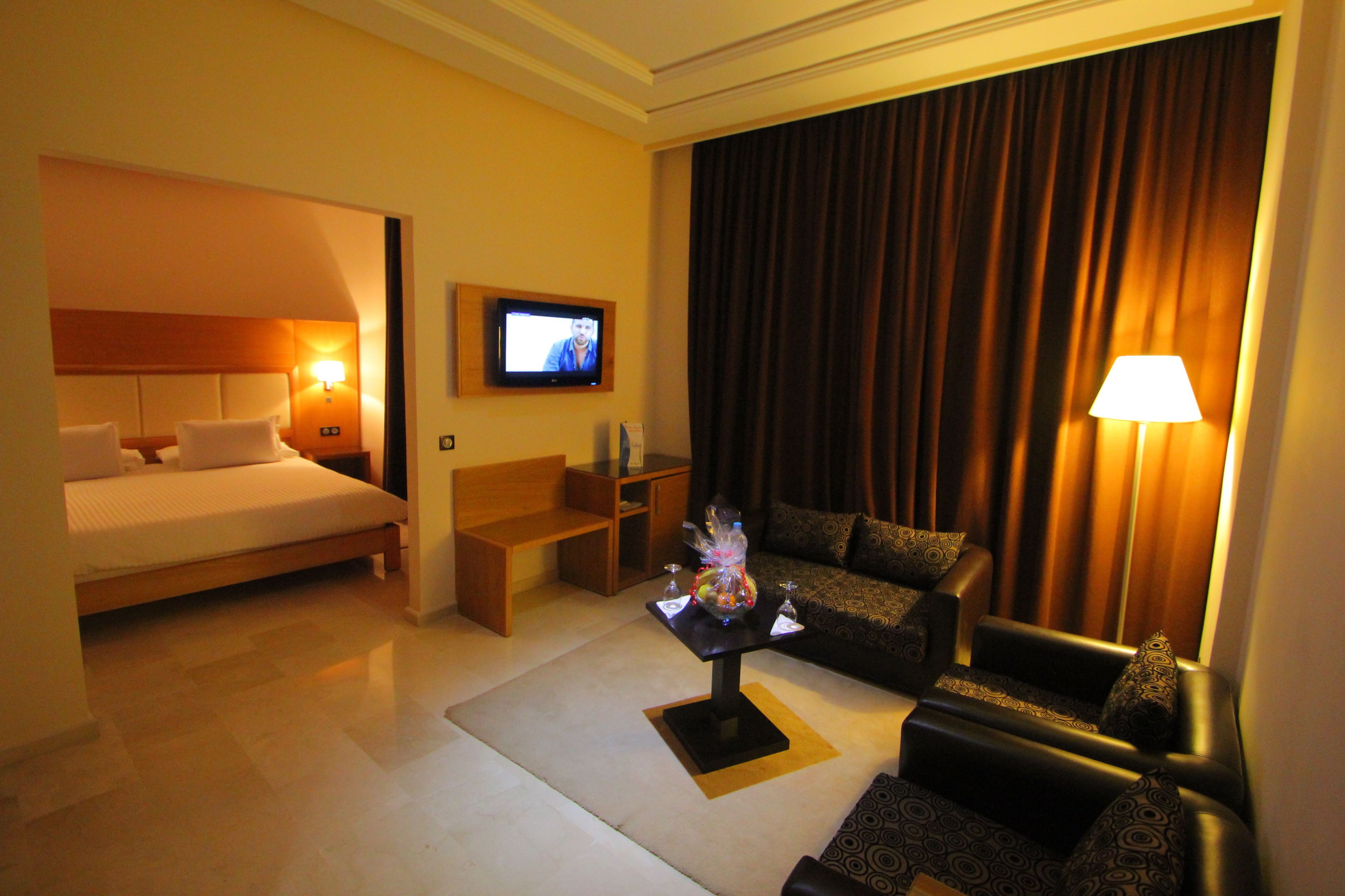 suite | living room | plasma tv