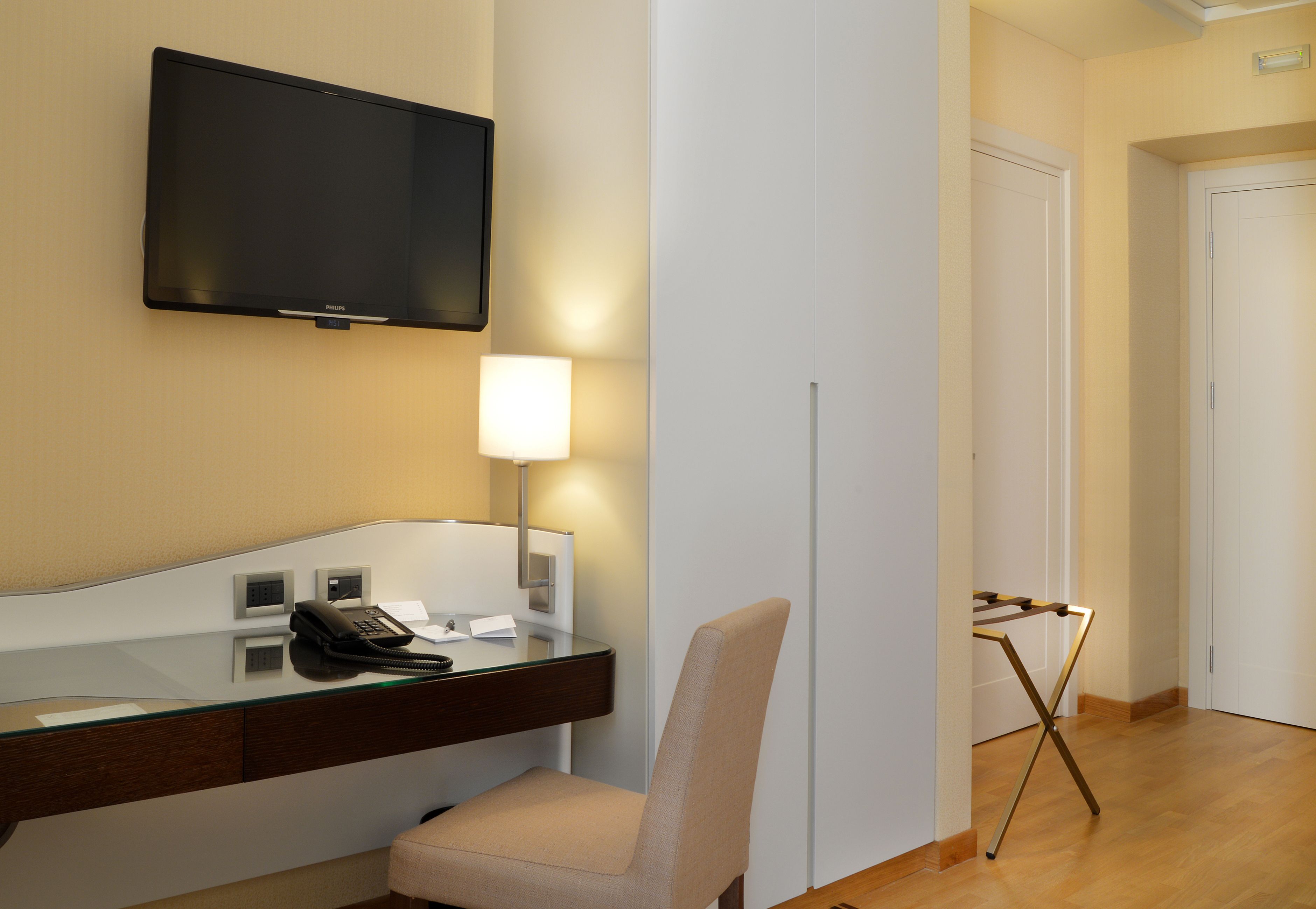 single room | room amenity