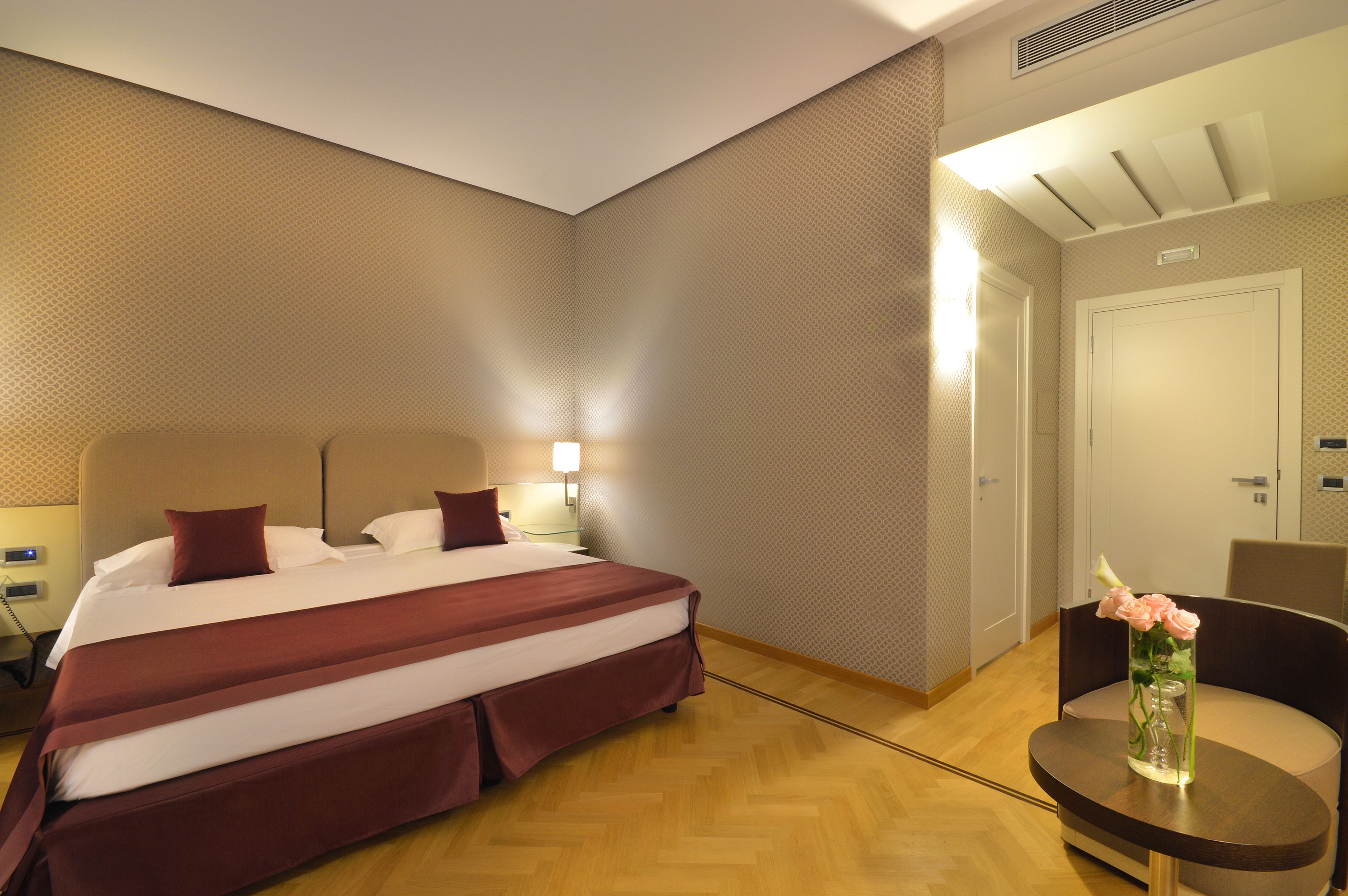 junior room | 1 bedroom, premium bedding, minibar, in-room safe