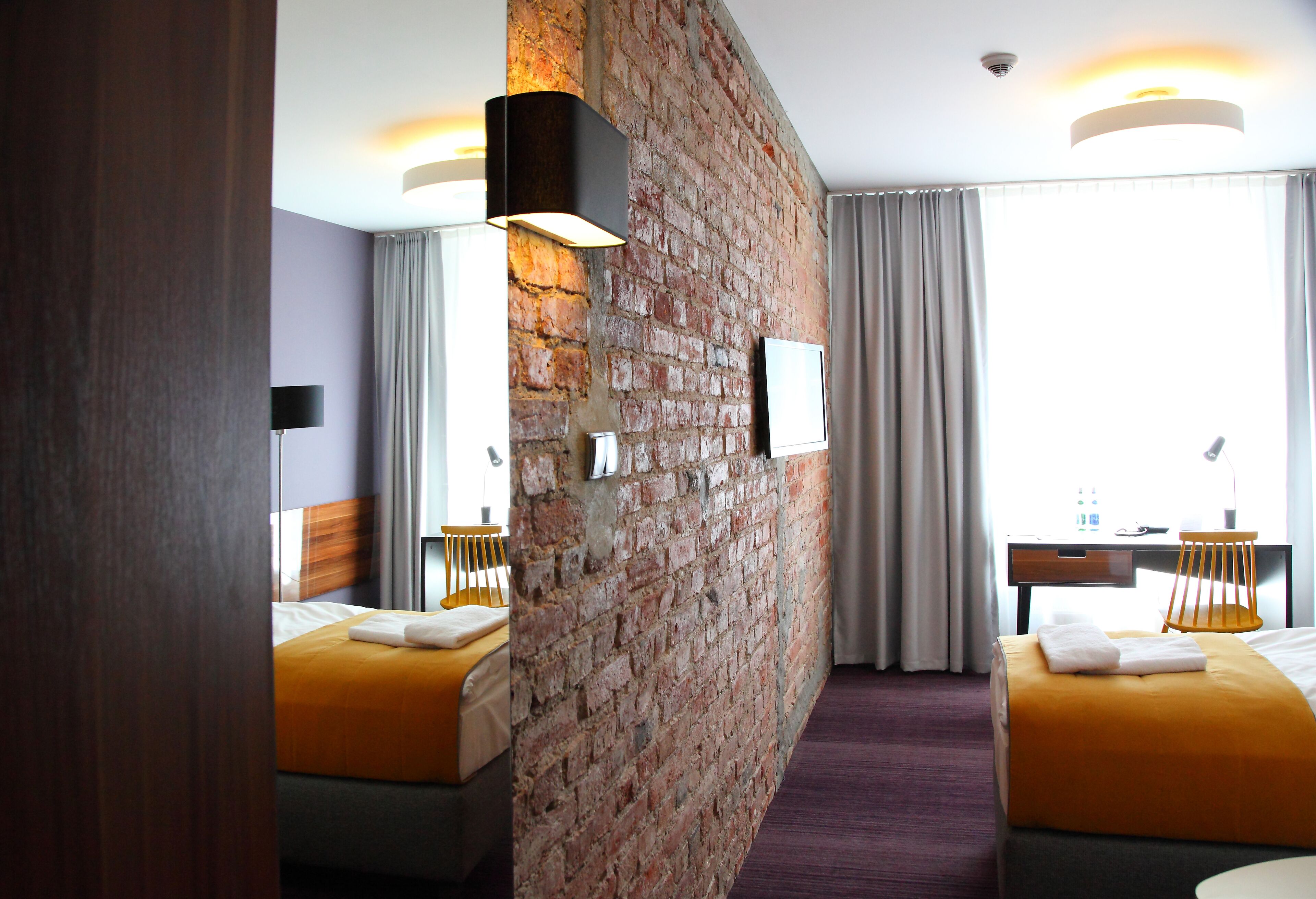 Literie de qualité supérieure, décoration personnalisée, bureau