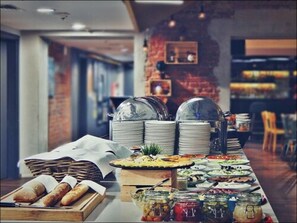 Frokostbuffé hver dag (PLN 60 per person)