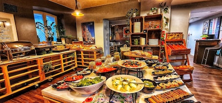 Daily buffet breakfast (PLN 60 per person)