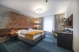Ropa de cama de alta calidad, escritorio y cortinas blackout 