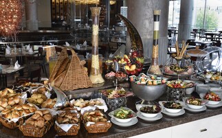 Servizio di colazione, pranzo e cena