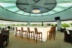 Bar (on property) - Wyndham Grand Istanbul Europe (Istanbul)