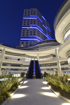 Porch - Wyndham Grand Istanbul Europe (Istanbul)