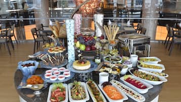 Café da manhã com buffet todos os dias mediante uma taxa