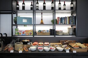 Daily continental breakfast (GBP 13.95 per person)