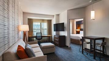 Premium bedding, desk, iron/ironing board, free cots/infant beds