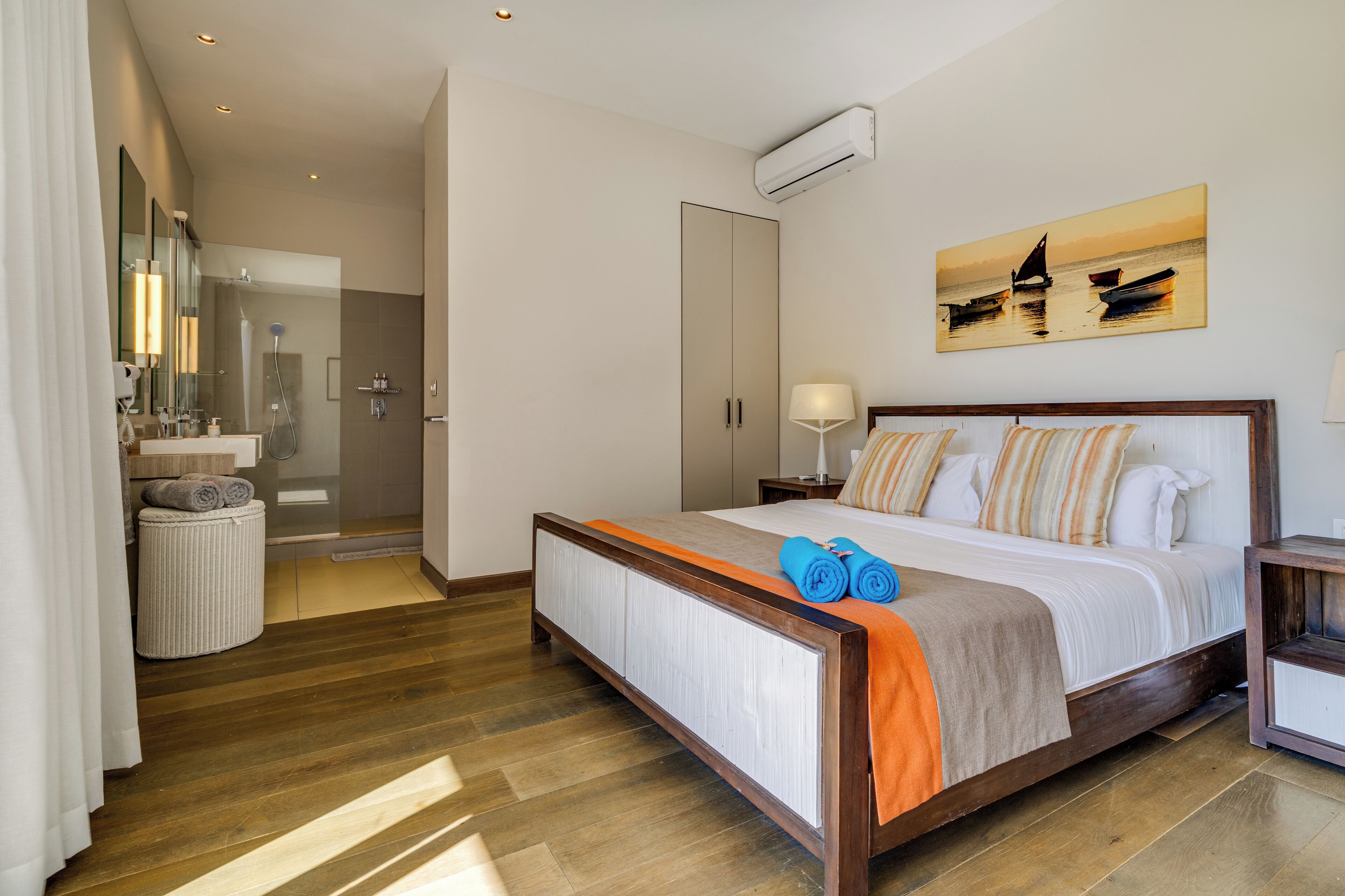 penthouse | 3 bedrooms, in-room safe, desk, iron/ironing board