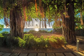 BBQ/picnic area - Esplanade by Horizon Holidays (Black River)