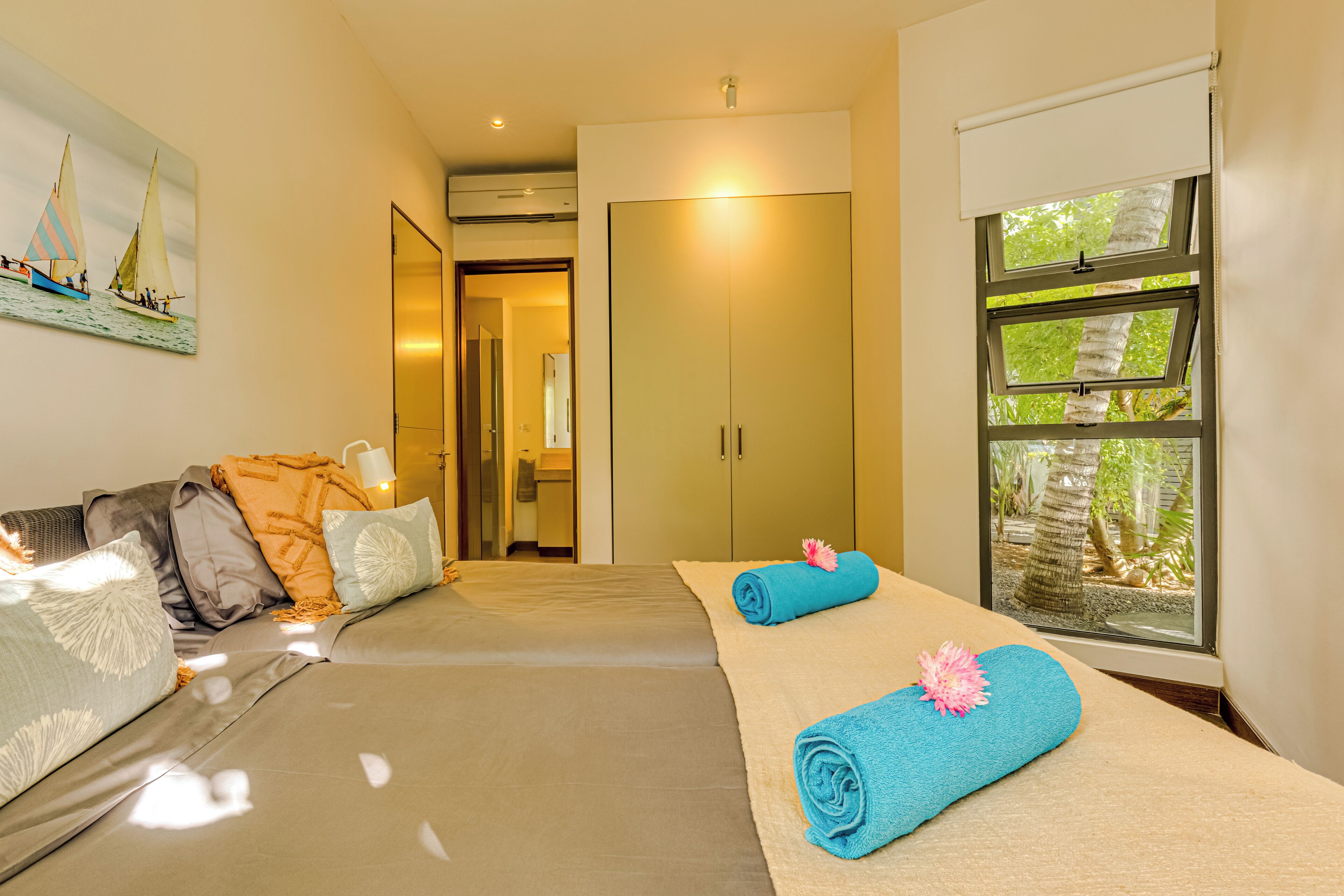 premium apartment | 3 bedrooms, in-room safe, desk, iron/ironing board