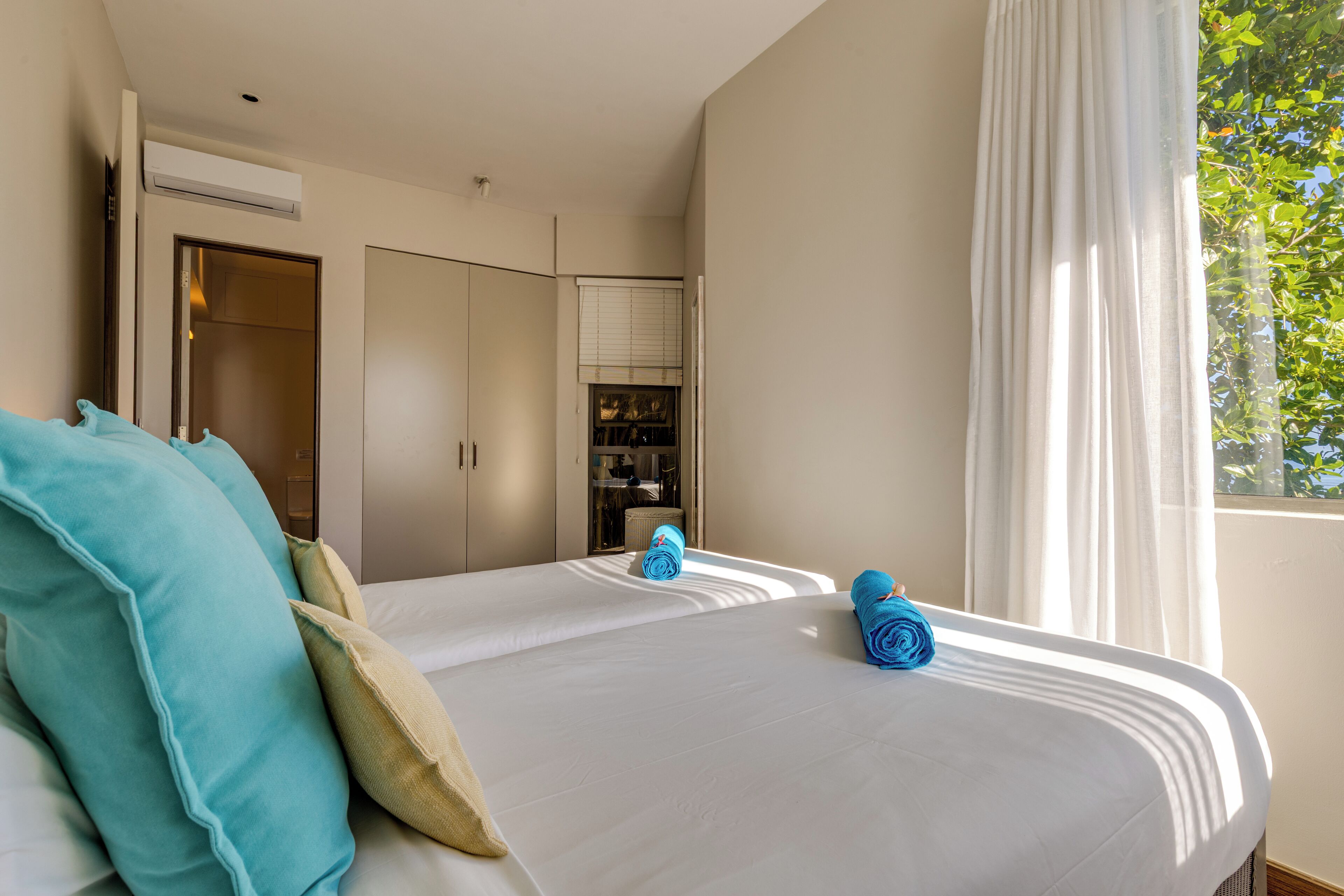 penthouse | 3 bedrooms, in-room safe, desk, iron/ironing board