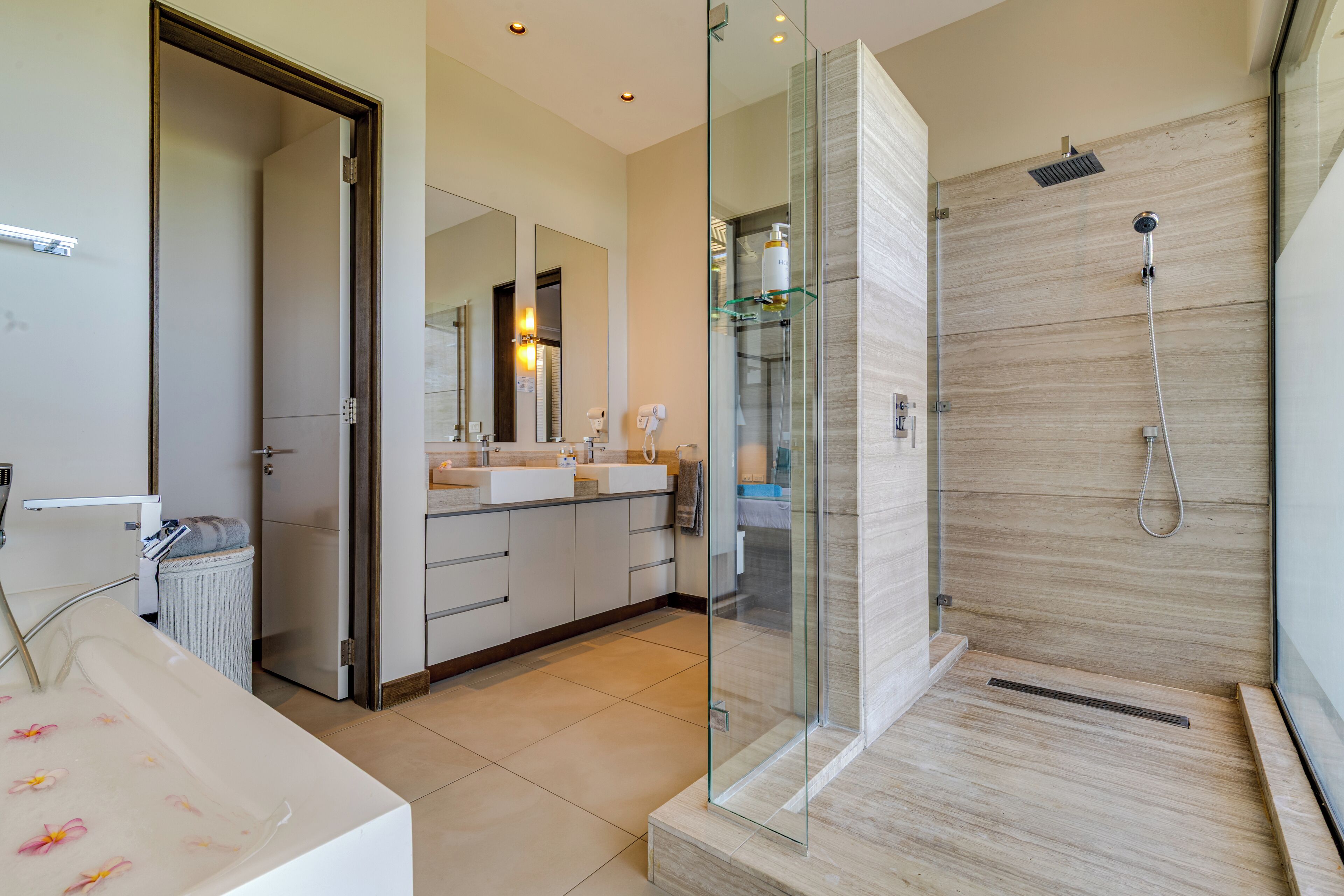 penthouse | bathroom | free toiletries, hair dryer, towels, soap