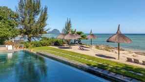 Premium Apartment | Beach/ocean view - Esplanade by Horizon Holidays (Black River)