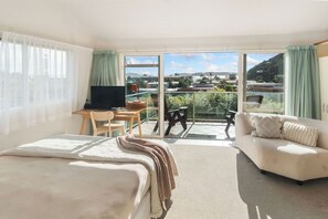 Seaview Spa Studio | Blackout curtains, iron/ironing board, free WiFi, bed sheets - ASURE Admirals View Motel (Paihia)