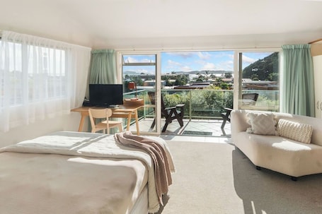 2 habitaciones, cortinas blackout y tabla de planchar con plancha