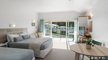 Balcony Studio | Blackout drapes, iron/ironing board, free WiFi, bed sheets